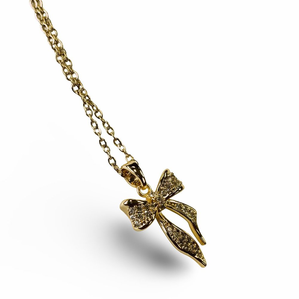Gold 0.5 ct Zircon Relief Gift Bow Pendant Necklace